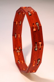 Choker (choker necklace, Bloodwood and cable ties, 14.3cm diameter, Dirk Marwig 2014)